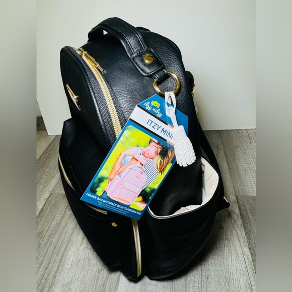 New Itzy Ritzy black plus diaper bag - Picture 3 of 5